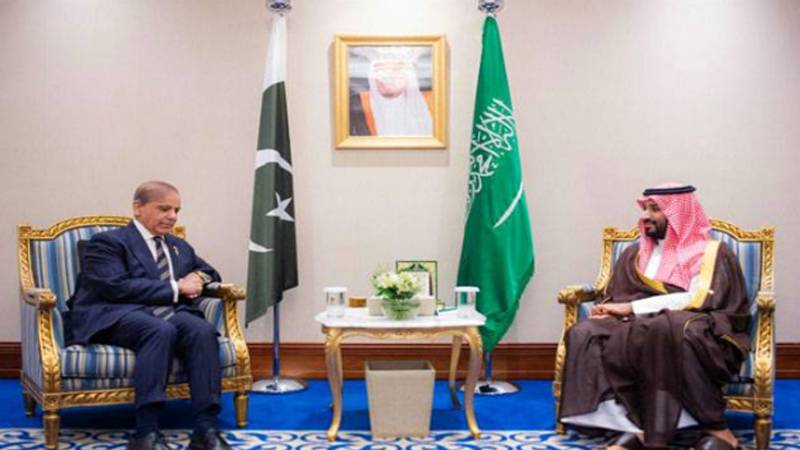پاکستان سعودی عرب کی خودمختاری، حرمین شریفین کے تحفظ کیلئے شانہ بشانہ کھڑا ہے: شہباز شریف