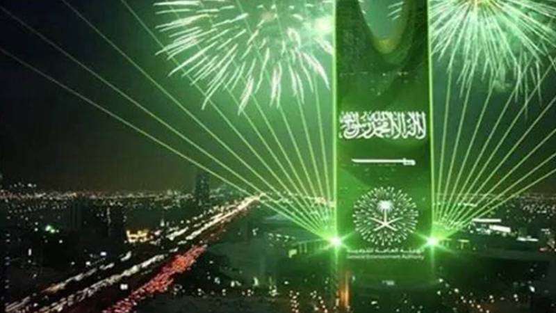 سعودی عرب کا 96واں قومی دن، ریاض سمیت مختلف شہروں میں جشن، عمارتیں سبز روشنیوں سے روشن