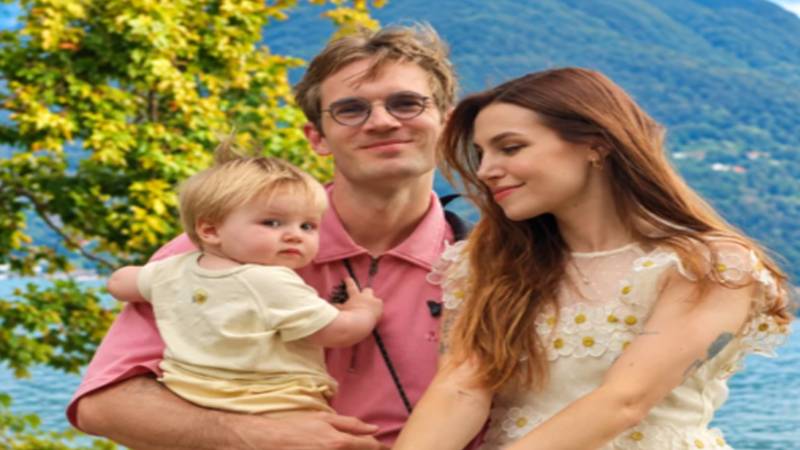 پیوڈی پائی کا فیملی ولاگز ختم کرنے کا فیصلہ، بیٹے کی پرائیویسی اہم قرار