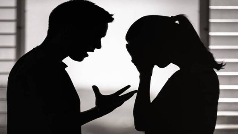 اسلام پورہ میں خاوند پر بیوی کو چھت سے گرانے کا الزام