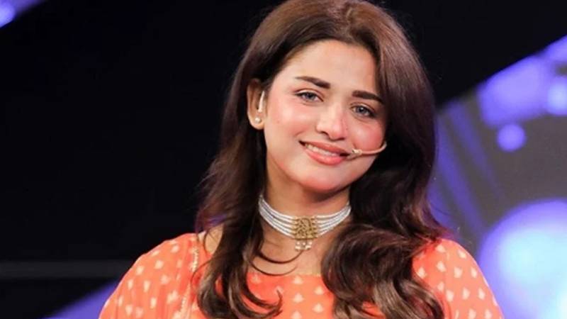 حرا سومرو کا عمر سے متعلق تبصروں پر سینئر اداکاراؤں کو جواب
