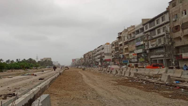 کراچی: سرسید فلائی اوور سے حسن اسکوائر جانے والی سڑک ٹریفک کے لیے بند کردیا گیا