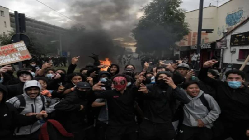 فرانس میں طلبہ احتجاج شدت اختیار کرگیا، 400 سے زائد اسکول بند