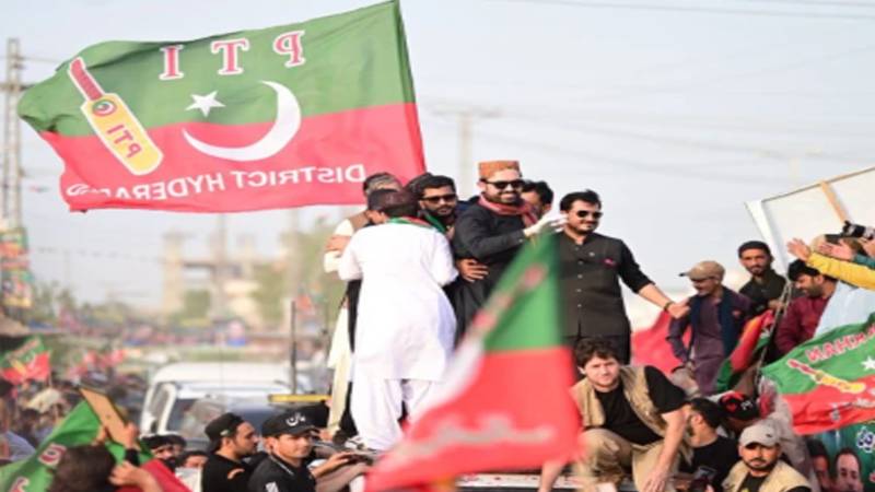 پی ٹی آئی کا فیصلے پر قائم رہنے کا اعلان، کل سے لانگ مارچ شروع ہوگا