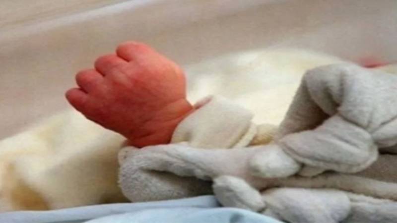 لاہور: فرید کالونی میں کچرے کے ڈرم سے نومولود کی لاش برآمد