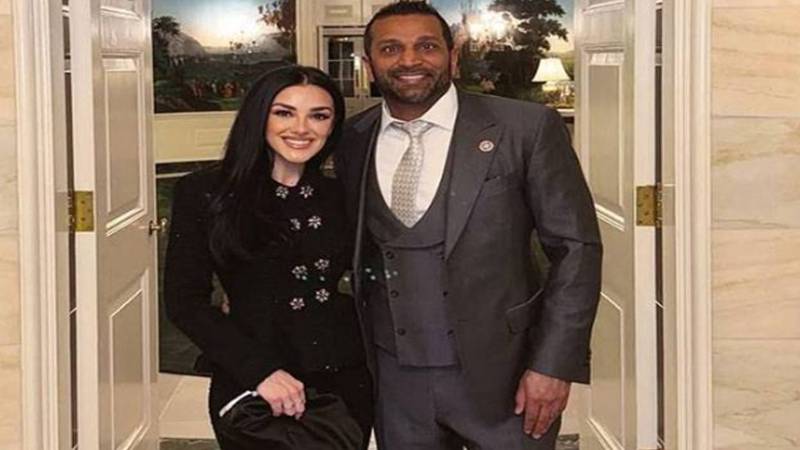ایف بی آئی ڈائریکٹر نے خود سے 19 سال کم عمر خاتون سے منگنی کر لی