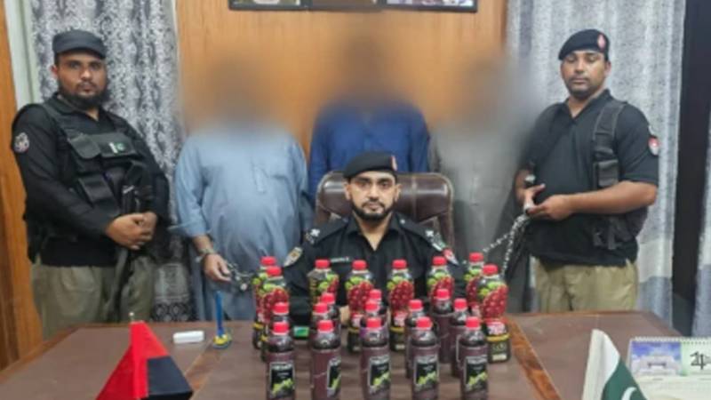 پشاور میں جوس کے ڈبوں میں شراب فروخت کرنے کا انکشاف، 2 ملزمان گرفتار