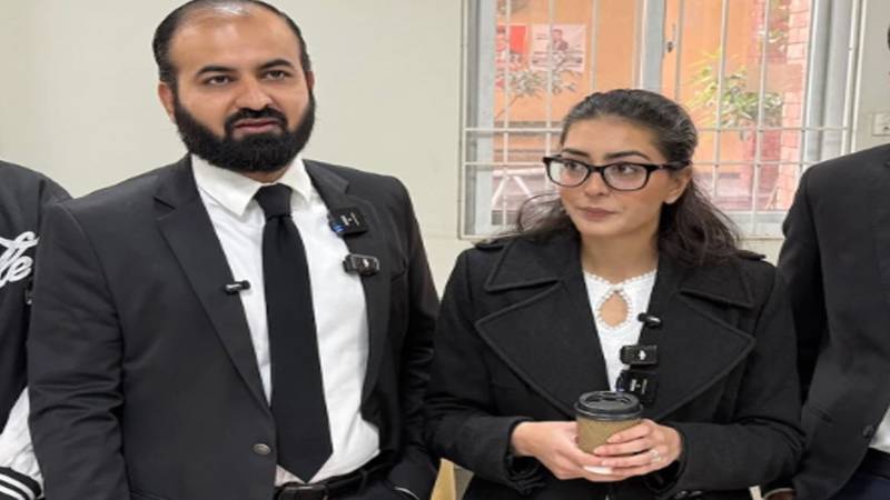 اڈیالہ جیل میں بجلی کی بندش، ایمان مزاری اور شوہر پر فردِ جرم مؤخر!