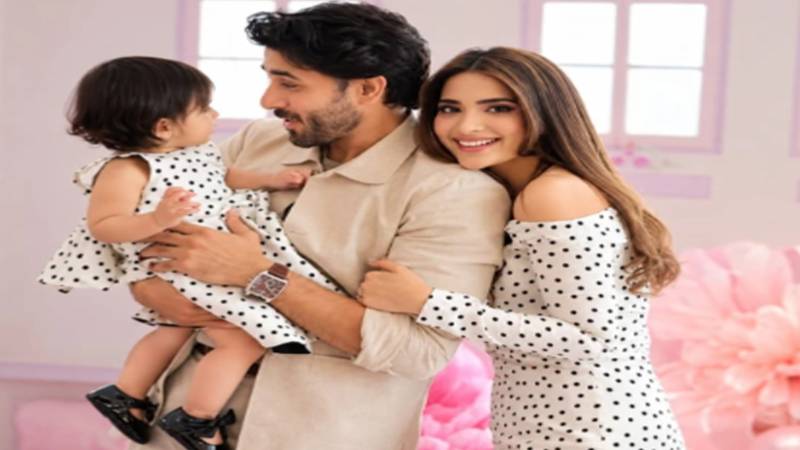 صبور علی کا ڈیڑھ سالہ بیٹی کو پری اسکول بھیجنے کا فیصلہ، سوشل میڈیا پر تنقید