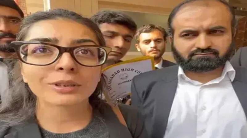 ایمان مزاری اور ہادی علی چٹھہ کے خلاف غیر موجودگی میں ٹرائل شروع، 3 گواہوں کے بیانات ریکارڈ