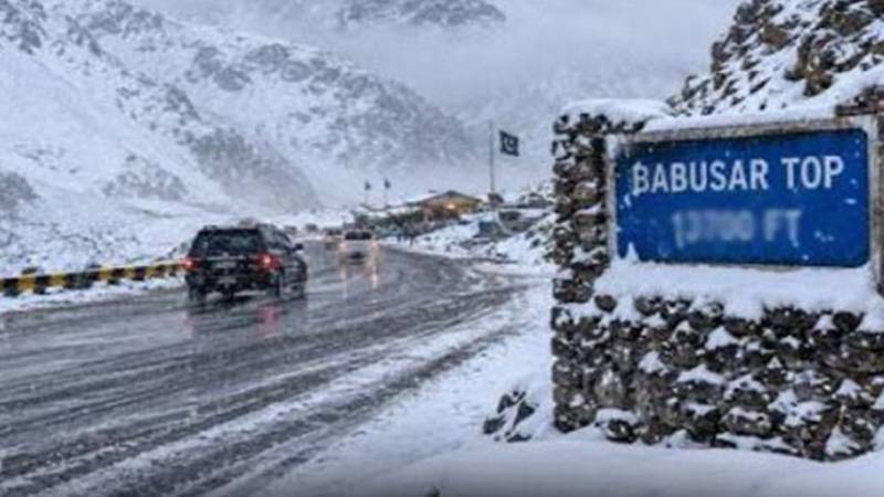 چلاس اور بالائی دیامر میں برفباری، بابوسر ناران شاہراہ بند 