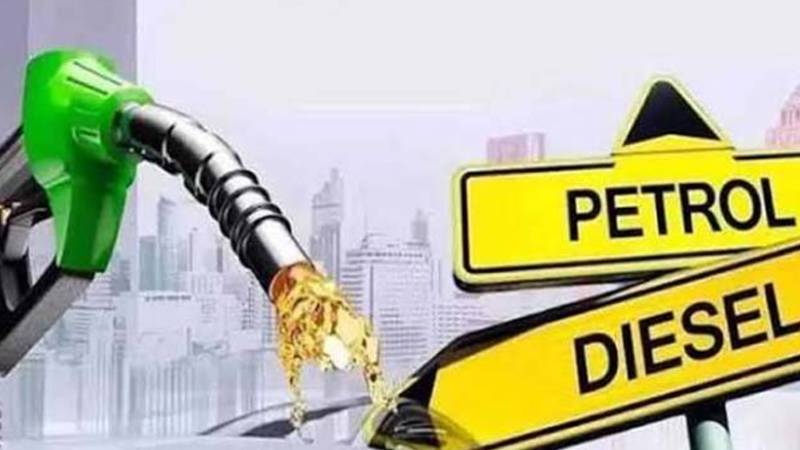 پیٹرول کی قیمت میں اضافہ، ڈیزل سستا؛ نئی قیمتوں کا اعلان