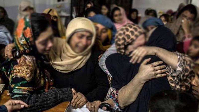 پشاور اسکول سانحہ: والدین غم سے نڈھال، حکام پر غفلت کے الزامات، شفاف تحقیقات کا مطالبہ