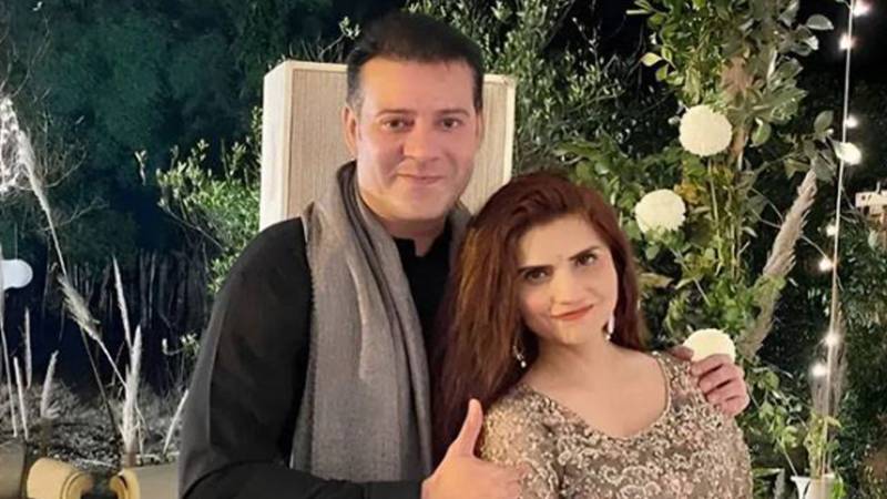 خاندان سے رشتہ ختم نہیں کرنا چاہتا'، اہلیہ سے طلاق کی افواہوں پر معمر رانا نے خاموشی توڑ دی