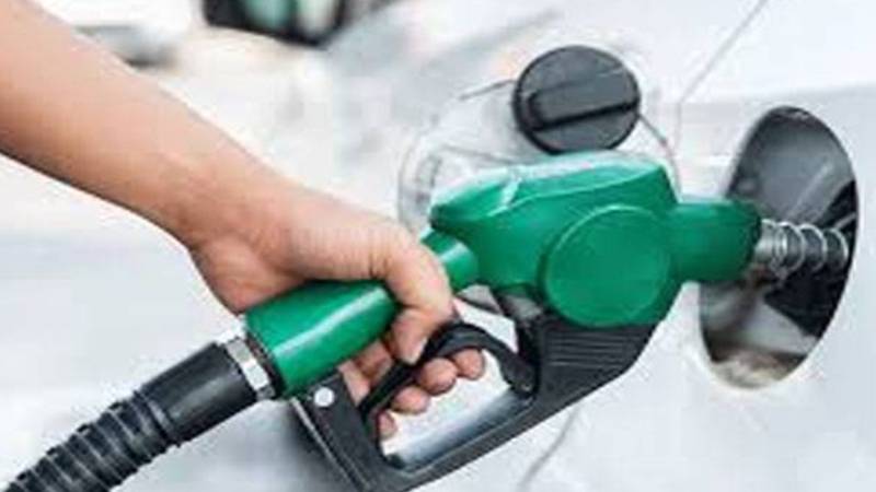 پٹرول سستا ہونے کے باوجود عوام کو ریلیف نہ مل سکا، مہنگائی برقرار، شہریوں کا حکومت سے قیمتیں کم کرنے کا مطالبہ