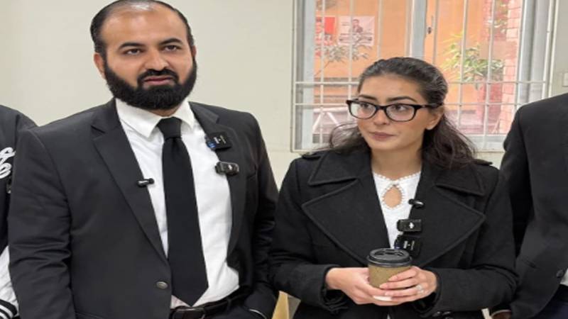 اسلام آباد ہائیکورٹ میں ایمان مزاری اور شوہر کی اپیلوں پر سماعت، ٹرائل روکنے کی درخواست