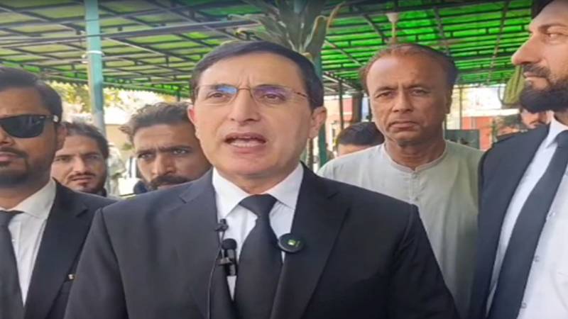 بیرسٹر گوہر نے پی ٹی آئی رہنماؤں کو ایک دوسرے کے خلاف بیان بازی سے روک دیا