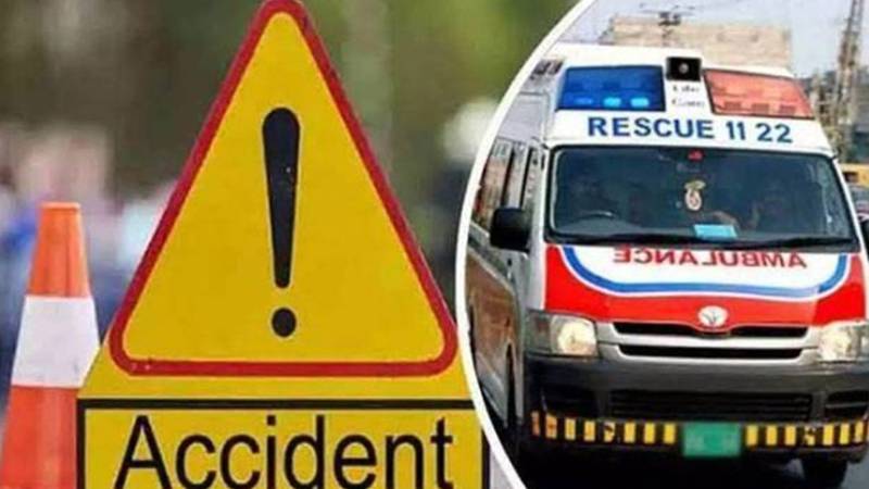 لاہور: ڈیفنس فیز 6 میں خوفناک ٹریفک حادثہ، 3 نوجوان جاں بحق، ایک زخمی