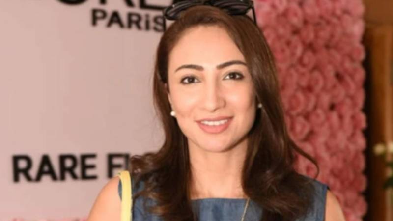 مناسب رشتہ نہ ملے تو شادی کے لیے سمجھوتہ نہ کرنا:انوشے اشرف کی والدہ کا مشورہ